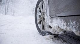 Российским водителям запретили ездить зимой на летней резине