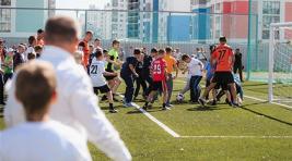 Футболисты «Урала» сыграли вничью в матче против 200 школьников