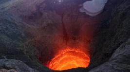 Туристка из Китая упала в кратер вулкана в Индонезии