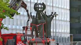 В Хельсинки демонтировали монумент «За мир во всем мире»