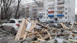 В Хакасии из-за ветра повреждены крыши и линии электропередачи