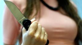 В порыве гнева: жительница Хакасии набросилась на сожителя с ножом