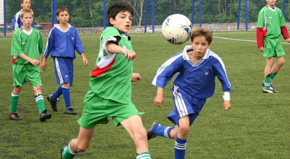 Футболисты клуба «Урал» сегодня сыграют против 200 детей одновременно