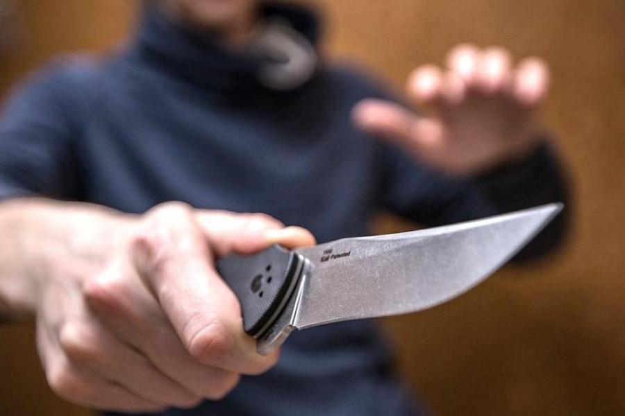 Пьяная женская драка в Черногорске закончилось ножевым ранением у рыцаря-заступника