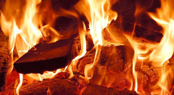 В Красноярском крае мужчина едва не сжег заживо троих детей