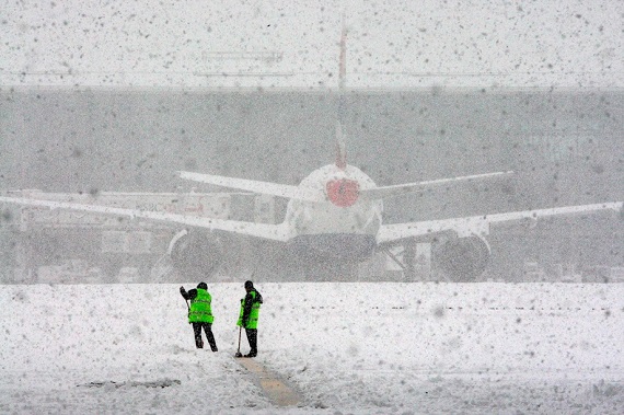 Аэропорт Абакана временно прекратил работу из-за снегопада