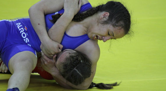 Золото Гран-при Германии по женской борьбе едет в Хакасию