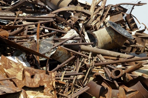 В Черногорске безработная парочка украла тонну металлолома