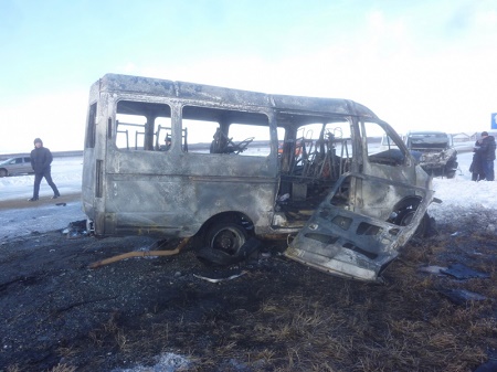 В Хакасии на трассе сгорела маршрутка Абакан-Туим (ФОТО)
