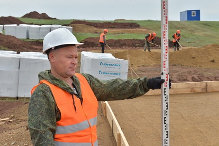В Хакасии на 14 домах для погорельцев уже возводят крышу