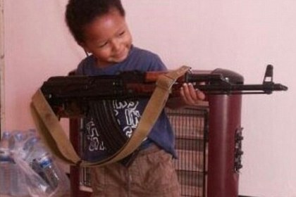 Опознан ребенок, участвовавший в сцене казни террористами ИГ "британских шпионов"