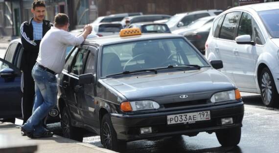 В Красноярске выявили сорок водителей такси, не имевших лицензии