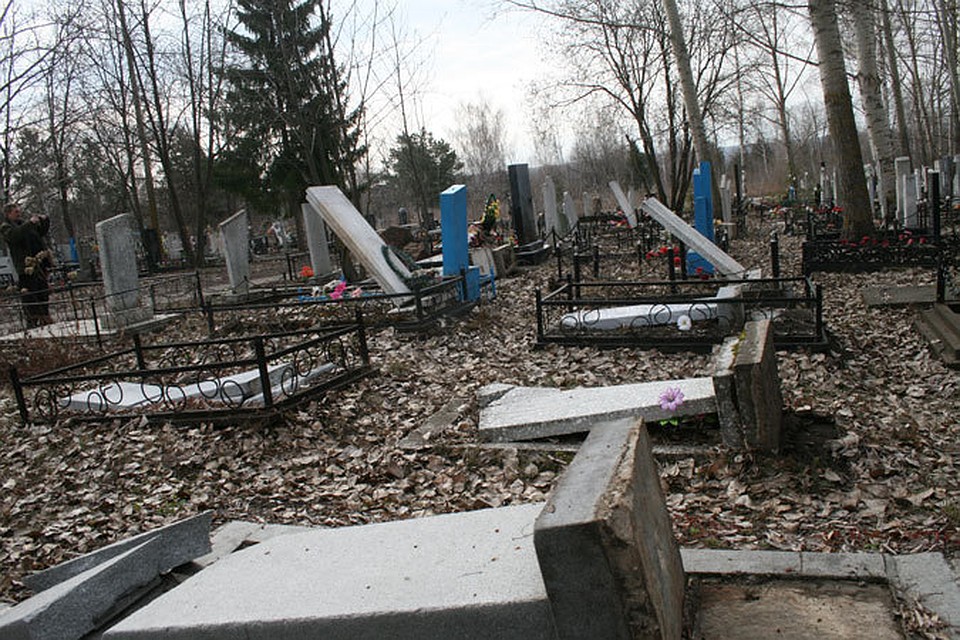 Осквернившего могилы жителя Хакасии приговорили к 120 часам общественных работ