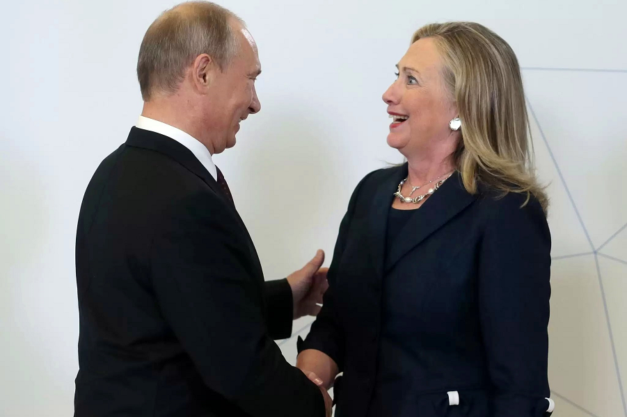 Моника Левински обслужила мужа Клинтон, а теперь сама Клинтон будет так же обслуживать Россию!..