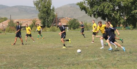 В Хакасии прошел турнир по футболу памяти Николая Бакарченко