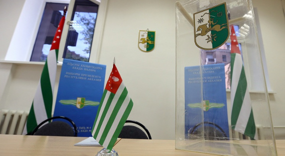 Во второй тур президентских выборов в Абхазии вышли Хаджимба и Квициния