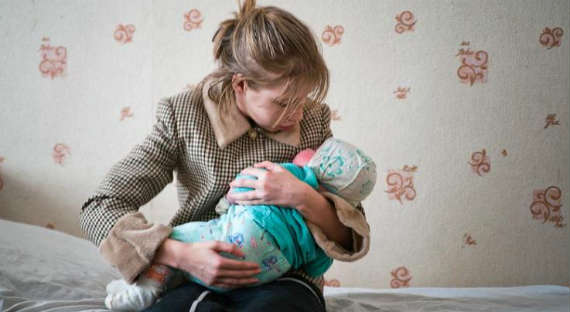Женщина из Хакасии бросила в Красноярске новорожденную дочь, но потом передумала
