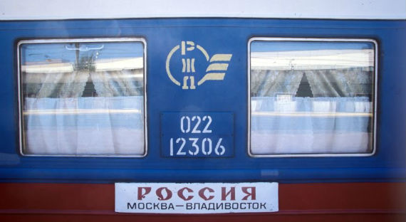 Неизвестный обстрелял пассажирский поезд Владивосток - Москва