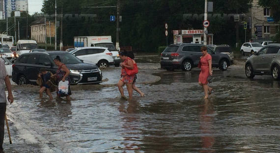 В Волгограде объявили режим ЧС из-за обильных ливней