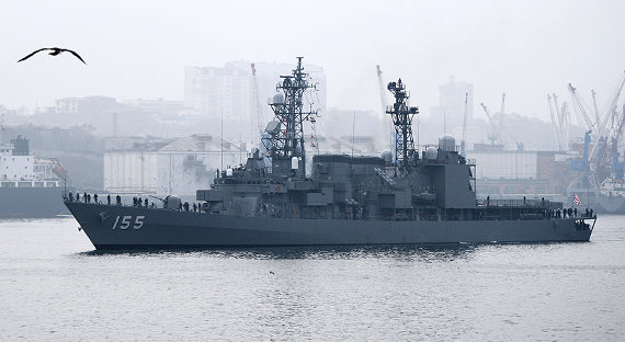 Японский эсминец прибыл во Владивосток