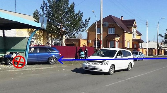 В Черногорске женщина врезалась в автобусную остановку