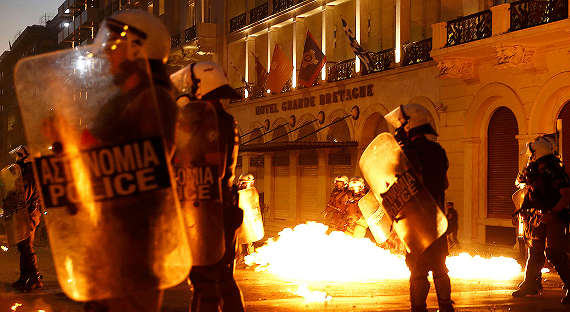 Протесты в Греции: полиция применила слезоточивый газ
