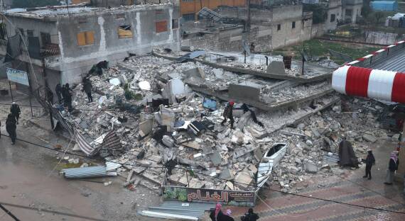 От землетрясения в Турции погибли более шести тысяч человек, в Сирии — более восьмисот