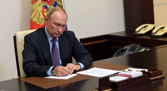 Путин подписал закон об индексации пенсий работающим пенсионерам