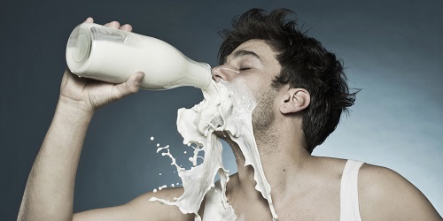 Врачи определили лучший возраст для употребления молока