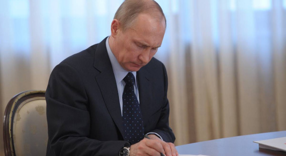 Путин подписал указ о выделении поддержки семьям с детьми