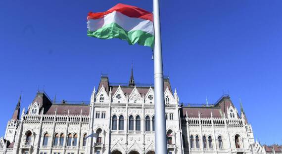 МИД Венгрии попросил посла США перестать командовать