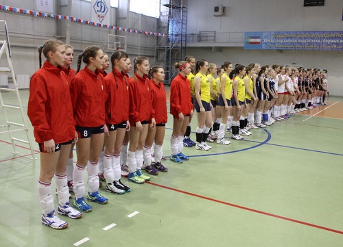 Сборная Хакасии по волейболу начала соревнования с победы