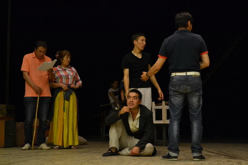 Гоголевские Иваны поссорятся на сцене театра в Хакасии
