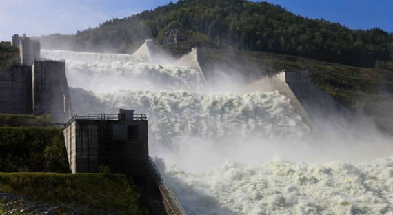 На Саяно-Шушенской ГЭС завершили испытания берегового водосброса