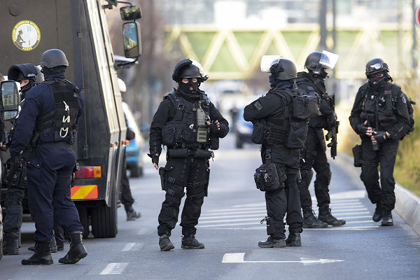 Полиция Франции назвала имена троих террористов
