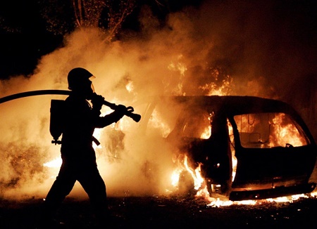 В Абакане продолжают гореть машины