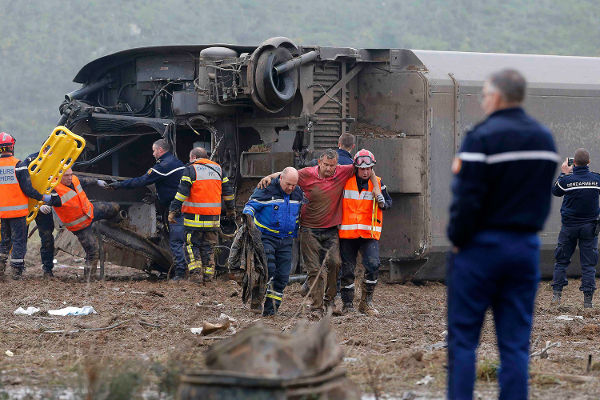 Крушение поезда во Франции: количество погибших возросло до десяти