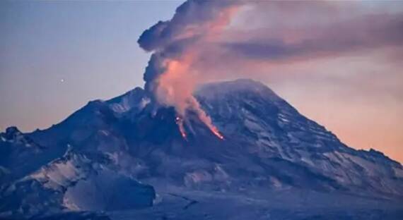 Шлейф пепла от вулкана Шивелуч протянулся на 92 км