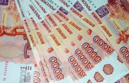 Жительница Хакасии сделала "подарок" мошеннику из Рязани