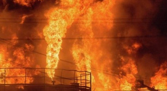 В Оренбургской области загорелась нефтяная скважина