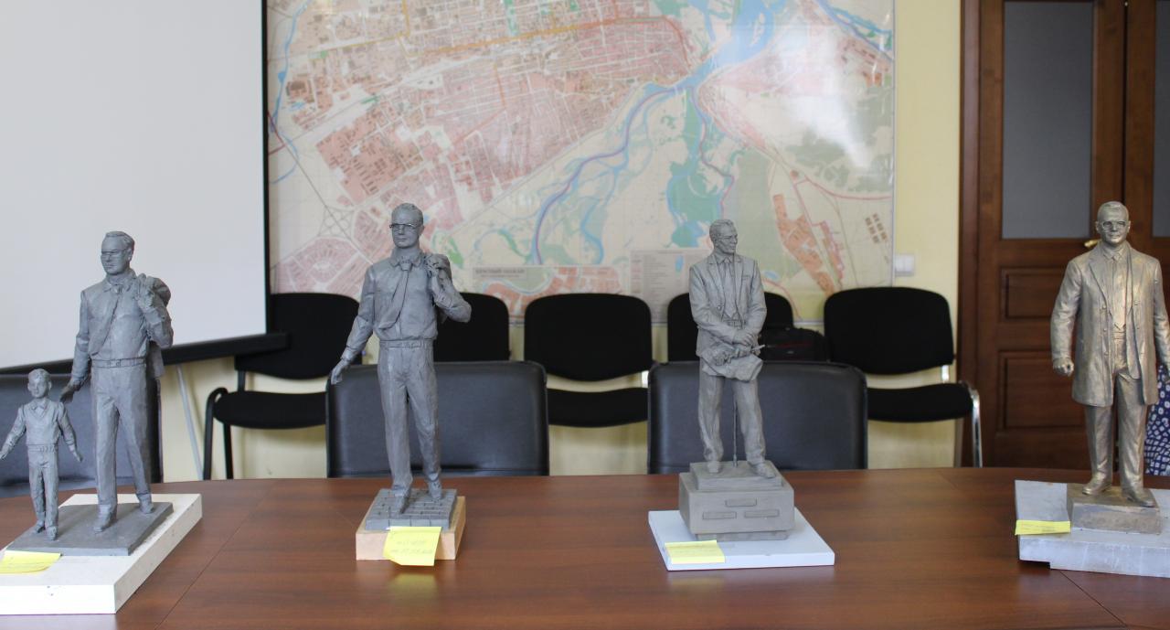 Булакин в полный рост: скульпторы придумали пять вариантов памятника любимому мэру абаканцев