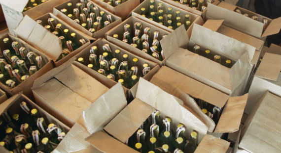 В Абакане у мужчины изъяли 1000 бутылок с водкой и коньяком