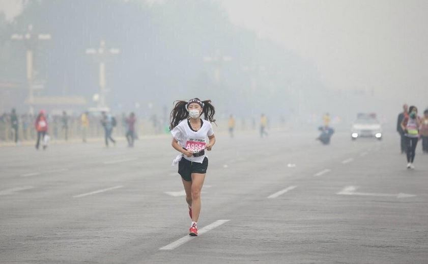 В Пекине вновь объявлен "красный" уровень тревоги, связанный со смогом (ФОТО)