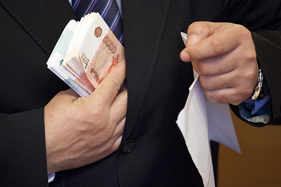 В Хакасии руководитель-мошенник присвоил 1,9 миллиона рублей