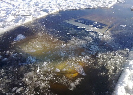 В Хакасии стали известны подробности ЧП с провалившимся под лед авто