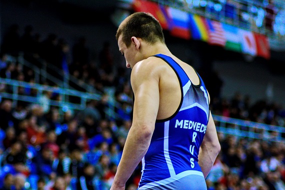 Борцы из Хакасии привезли со всероссийского турнира две золотых и 5 бронзовых медалей