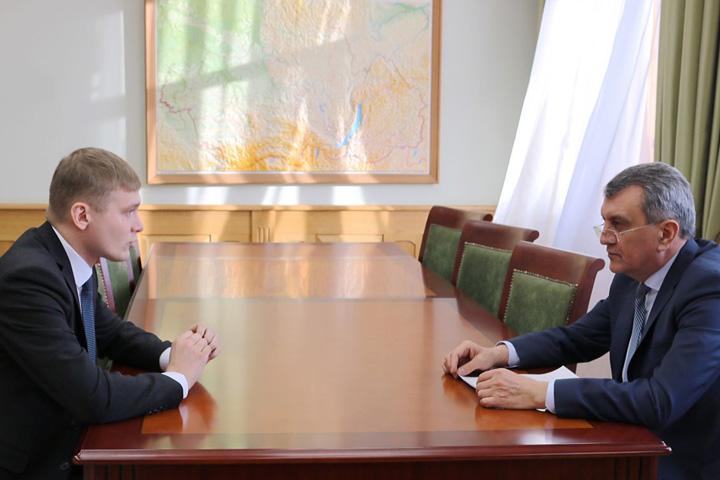 Полпред Президента предложил Коновалову экономить на советниках, а не на ЖКХ республики