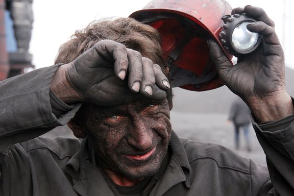 Шахтеры бастуют в Донецкой области из-за долгов по зарплате
