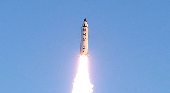 Северная Корея берет на вооружение ракеты "Пуккыксон-2"
