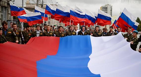 Российский триколор станет вторым государственным флагом ПМР
